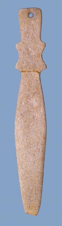 A dagger shaped spatula with a hole pierced in the top