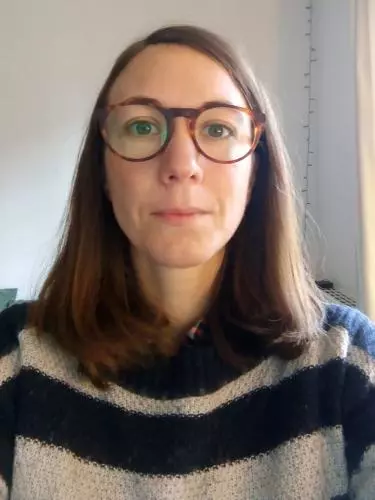 caroline douche headshot
