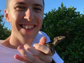 lachlan headshot whilst holding a gecko in his hand